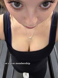 Emma Saville (@emmasavillee)