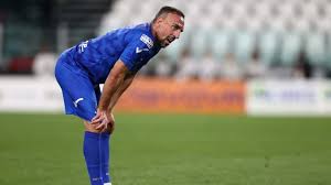 Seit monaten stürzen sich französischen medien auf franck ribéry und seine frau wahiba. Fc Bayern News Brazzo Gegen Ribery Comeback In Munchen