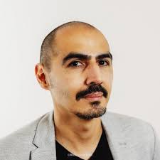 Es curioso como LinkedIn a veces parece una red social diseñada para  fomentar la hipocresía o, al menos, fingir serlo.