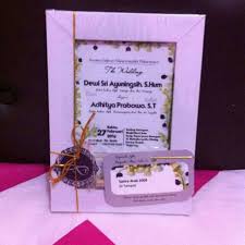 Frame untuk undangan dengan berbagai alternatif pilihan frame untuk undangan yang unik dan menarik ini dapat memberikan pilihan bagi kita dalam menentukan undangan yang diinginkan. Bingkai Foto Undangan Nikah Sovenir Nikah Shopee Indonesia