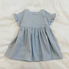 子供のフリル袖ワンピースの無料型紙と作り方について書きます 夏にぴったりの子供のフリル袖のワンピースです ふりふりの袖が女の子らしいデザインです サイズは100と120です ゆったりとしたデザインなので 丈を調節すれば 100前後 120前 女の子のドレス 子供