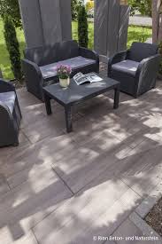 Terrasse Im Naturlichen Stil Terrasse Terrassengestaltung Aussenmobel