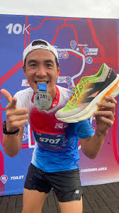 FINISHER POSE is a must! What a unique experience! Crushing my own personal  best during this challenging times for @uniqloindonesia Virtual Marathon  2020. Just pure Joy when I entered that finish line!