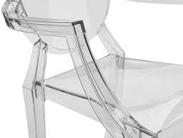 La chaise louis ghost fut crée en 2002 par le designer philippe starck né le 18 janvier 1949 à paris, est un créateur et décorateur d'intérieur français. The Ghost Chair A History Chairish Blog