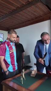 هدية تركية حادة لمحمد صلاح في سورميني