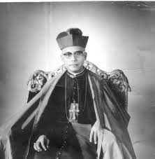 Camomot je imenovan pomoćnim biskupom u jaro, iloilo, primivši biskupsko ređenje 29. Archbishop Teofilo Camomot Shrine