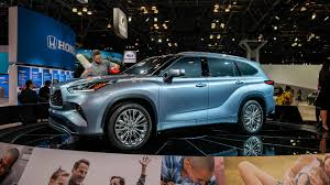 Looking for an ideal 2020 toyota highlander? Toyota Reveals Bigger Bolder 2020 Highlander
