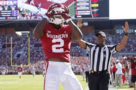 Oklahoma S Ceedee Lamb 2 Celebrates After Scoring A Touchdown During A College Football Game Betw Oklahoma Football Oklahoma Memorial College Football Games
