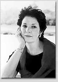 Sue Monk Kidd debuts first novel, ''The Secret Life of Bees,'' at Borders