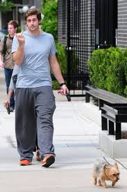 Jay Cutler Continues To Be A Douche While Walking The Sort Of Dog Only A Douche Would Have Jay Cutler Smokin Jay Cutler Jay