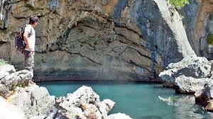 Gündoğmuş i̇lçesi'ne 25 kilometre, alanya'ya 95 kilometre ve antalya'ya 167 kilometre uzaklıktaki cündere uçansu şelalesi, yılın 12 ayı alternatif turizm imkanı sunuyor. Pamukyolu Gundogmus Ucansu Cundure Selalesi
