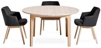 Massive holzbeine mit einer schweren glasplatte (wie zum beispiel bei saskia) oder doch lieber eine. Skandinavische Wohnkultur S Beyer Gmbh Runde Esstische