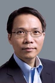 Yangbin Wang Honored as UF Distinguished Alumnus at Spring Commencement