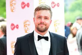 Laura whitmore's boyfriend iain stirling 'proposed during romantic holiday in south africa' as love island host shows off dazzling ring. When Is Buffering On Itv2 Love Island S Iain Stirling To Star In New Sitcom Bristol Live