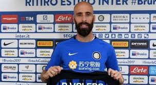 Born 12 january 1985) is a spanish professional footballer who plays as a midfielder for italian club fiorentina. Inter Borja Valero Saluta Un Onore Vestire Questi Colori Il Mattino It