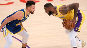 Lebron james et stephen curry n'ont même pas encore achevé leur carrière que les débats sont intenses sur leur impact sur le jeu et leur génération. Steph Curry Vs Lebron James Two Kids From Akron Who Shaped The Modern Era Meet Again In Unique Circumstances Nba News Sky Sports