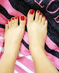 Girl S Feet Lover Bellos Piecitos En Sandalias Beautiful Toes Pretty Toes Beautiful Feet