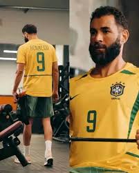 Helios in Flash's race outfit