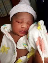 Couple's funny tweets tell story of unplanned home birth