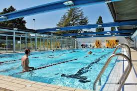 Hôtels de charme, design, luxe, de 1 à 5 étoiles. Pres De Toulouse Cette Piscine Fait A Nouveau La Joie Des Nageurs Grace A Son Toit Ouvrant Voix Du Midi Lauragais