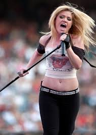 Kelly clarkson is a famous singer and actress. Kelly Clarkson Quotes On Body Image Motherhood Music People Com