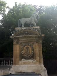 Monument Avec La Sculpture Du Roi Leopold Ii A Bruxelles