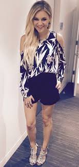 Kelsea In Black And White Celebrity Outfits Woman Crush Everyday Kelsea Ballerini