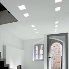 Corpo in gesso bianco e vetrino a copertura della lampada bianco satinato che viene collocato a filo del controsoffitto. Faretto Incasso Scomparsa In Gesso Moderno 4046 Belfiore 9010