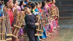 Angklung berasal dari jawa barat. Sejarah Angklung Jenis Dan Cara Memainkan