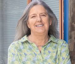 Dare to be different OLIVE'S LIFE IN A COMMUNE