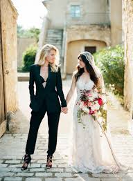 Intimate Wedding Inspiration In The South Of France Lesbische Hochzeit Hochzeitsinspirationen Und Regenbogenhochzeit