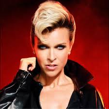 Robert Langlois, bassiste de Marie-Mai, parle de sa collaboration avec  celle-ci !