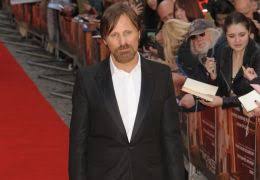 Since his screen debut as a young amish farmer in peter weir's witness (1985), viggo mortensen's career has been marked by. Viggo Mortensen 62