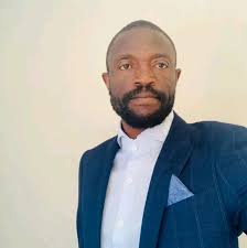 Munthuyi wangofika January emweyu ndipo mmene mukudziwila ndinamupangila  chilichonse Kuti afike Kuno Ku south tangokhala miyezi itatu koma mukukhala  konseko ndimakhala naye mopilira kwambili chifukwa zimachita kuonetsa Kuti  akulumikizana ndi munthu Wina