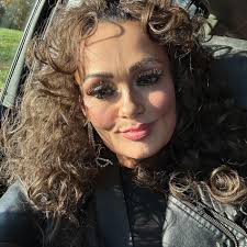 Does anyone know any musicians who can play multiple genres (rock/country)  covers for a local business in Crossville. 1-2 hr sets. Thanks.