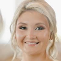 Julie Jolly's Instagram, Twitter & Facebook