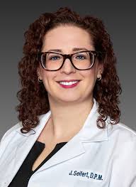 Jennifer Seifert's Instagram, Twitter & Facebook