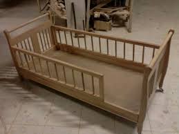 Ahsap Korkuluklu Cocuk Yatagi Palet Raflar Karyola Bebek Besigi