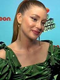 She is 26 years old and is a cancer. Datei Marina Ruy Barbosa 2019 Png Wikipedia
