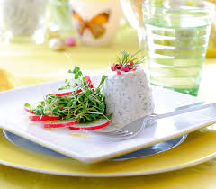 Mousse Von Geraucherter Forelle Auf Kresse Radieschen Salat Rezept Fingerfood Vorspeisen Radieschen Salat Radieschen