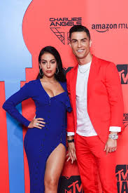 Ella que se las prometía tan feliz, con su estupendo cuerpo y su belleza exquisita. Cristiano Ronaldo S Partner Georgina Rodriguez Sparks New Pregnancy Rumors As She Cuddles A Cat Fr24 News English
