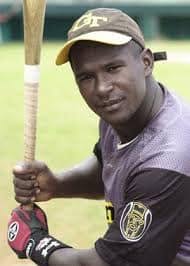 Uno de los grandes 3ra Base del Equipo Guantanamo Vismay Santos en estos  momentos está olvidado por todos. Que dolor más grande servirle a tu  provincia dedicarles 18 Series Nacionales y que