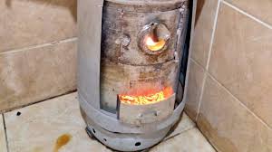 Evini banyo kazani ile isitiyor. Lpg Tuplerinden Soba Ve Sicak Su Kazani Yaptim Youtube