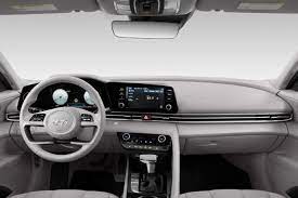 Seamless smartphone connectivity and a wealth of technology. 2021 Hyundai Elantra Pictures Dashboard U S News World Report