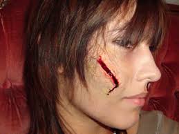 Eine prinzessin mit einem einhorn. Halloween Idee Platzwunde