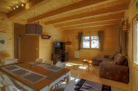 The individuality and freedom of a house in the countryside, quiet and relaxation, while still being close to town and the lake: Family Plus Chalet