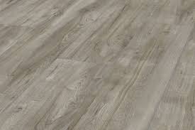 Wenn sich laminatboden hebt, kann es verschiedene gründe haben. Laminat Montmelo Eiche 8mm V Fuge Parkettlager At