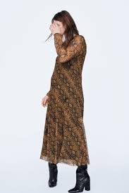 Qui sotto una selezione di vestiti lunghi estivi della collezione p/e 2020, in linea con le ultime tendenze moda avvistate in passerella ma a un budget contenuto e accattivante. Vestiti Estate 2019 I Migliori Da Comprare Da Zara Con I Saldi Estivi