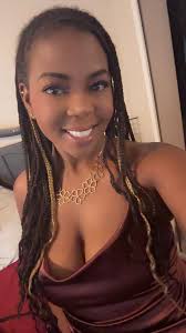 I guess I'll do my intro next 😊 . Hiiiii 👋🏾 I'm Liz. I finally made into  my 30's 🎉. I recently moved to the east Fort Worth area. I'm a cps