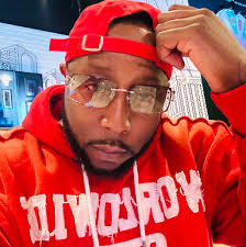 What is a knockout tournament in poker?